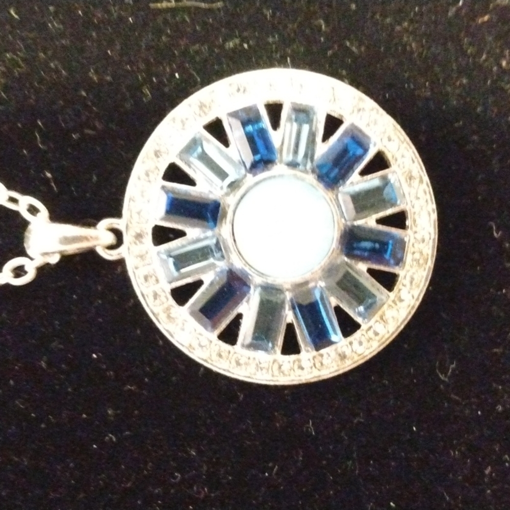 Beautifully Blue baguette necklace - Picture 2 of 9